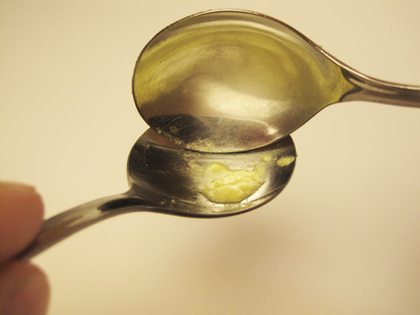 crush-up-asprin-and-tree-tea-oil-to-get-rid-of-warts
